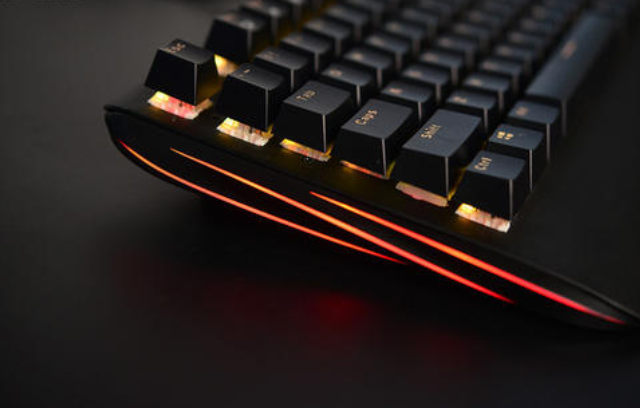 新买的机械键盘怎么调灯光(机械键盘怎么调彩色灯光？)