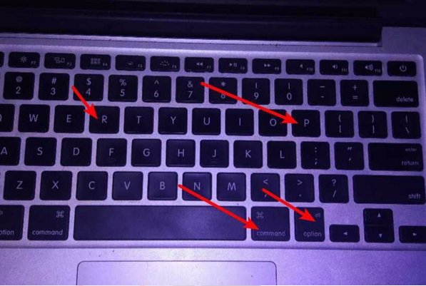 mac键盘背光打不开怎么办(电脑键盘不亮怎么回事？)