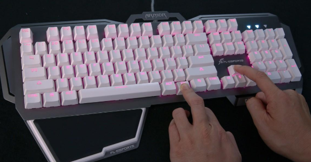 新买的机械键盘怎么调灯光(机械键盘怎么调彩色灯光？)